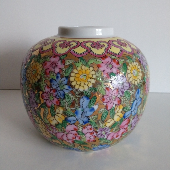 SOVA&SOVA IMPORTER USA Other - ‼️ SOLD ‼️ Ginger Jar/Vase Handpainted Flowers Hong Kong